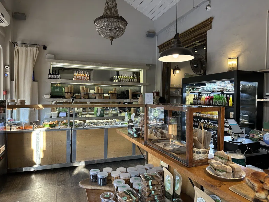 Meshek Barzilay, Tel Aviv