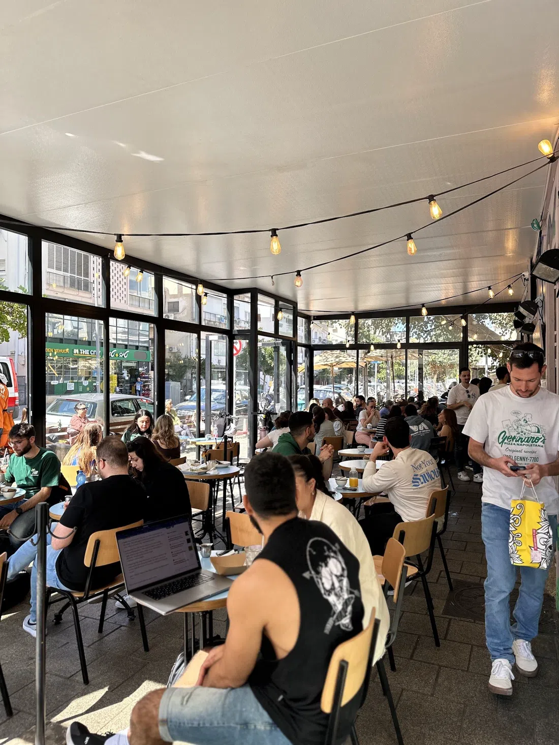 Under the Tree (Ben Yehuda), Tel Aviv