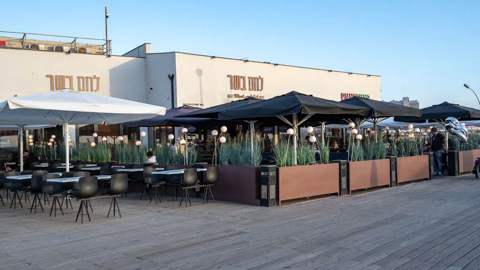 Lechem Basar, Tel Aviv