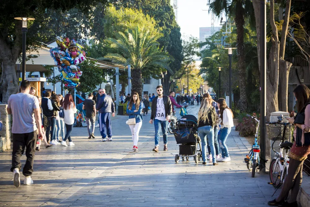 Walking Sarona, Tel Aviv's rebuilt Templer colony